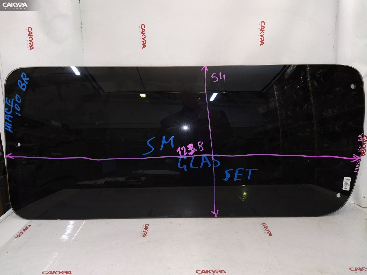 Стекло собачника заднее правое Toyota Hiace KZH100G: купить в Сакура Красноярск.