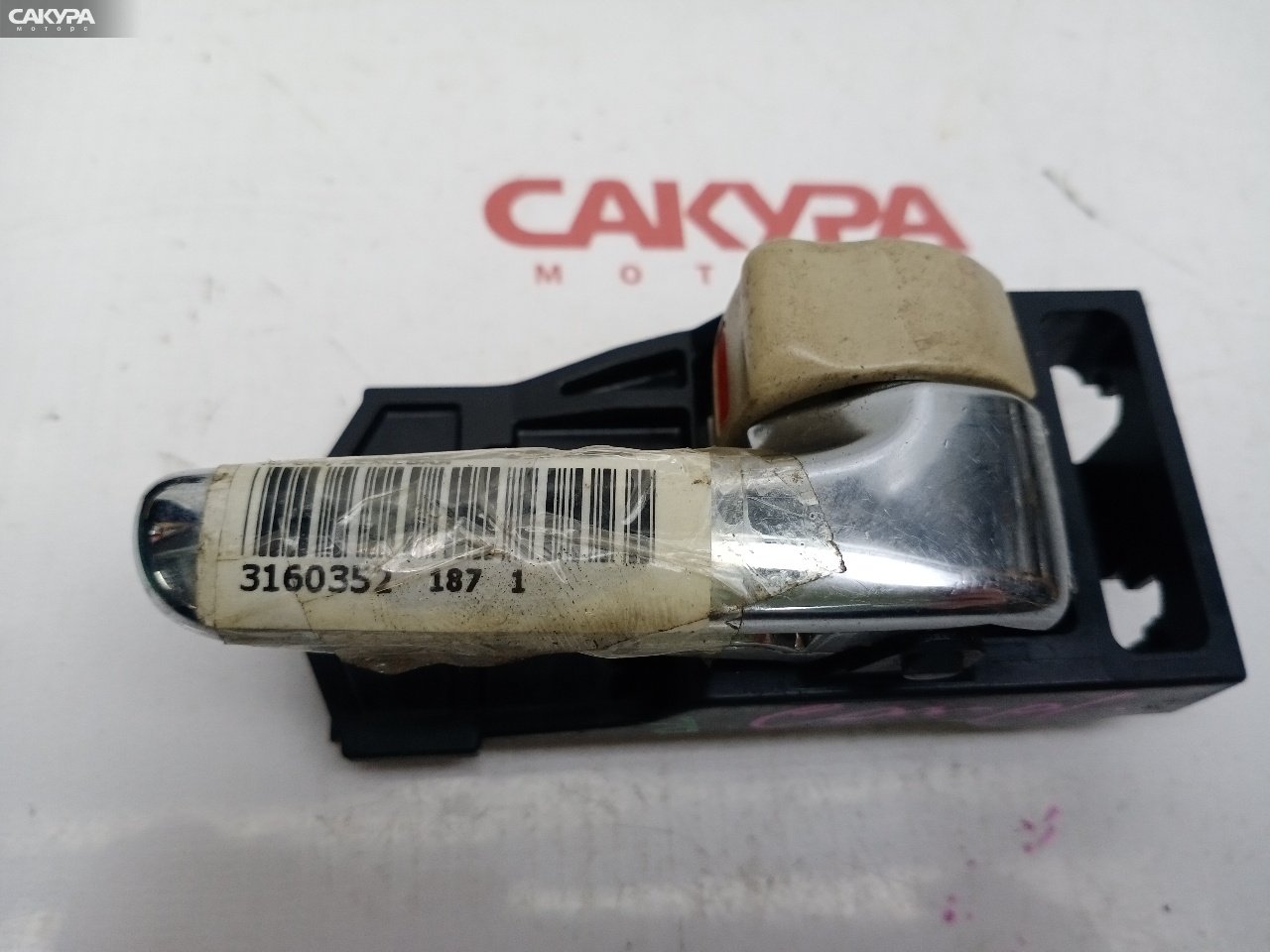 Ручка двери внутренняя правая Toyota Vista Ardeo AZV50G: купить в Сакура Красноярск.