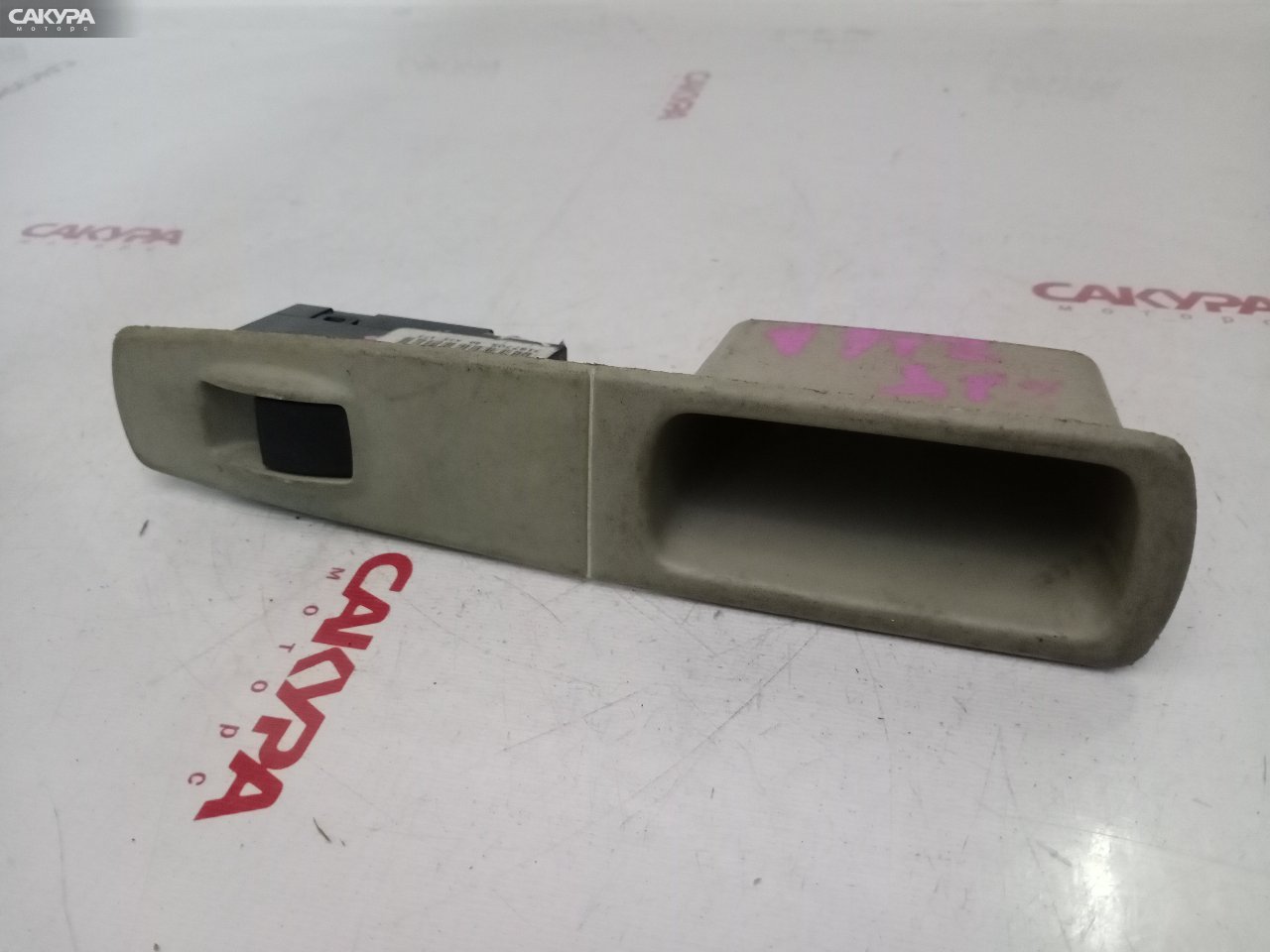 Кнопка стеклоподъемника задняя левая Mitsubishi Colt Z26A 4G19: купить в Сакура Красноярск.