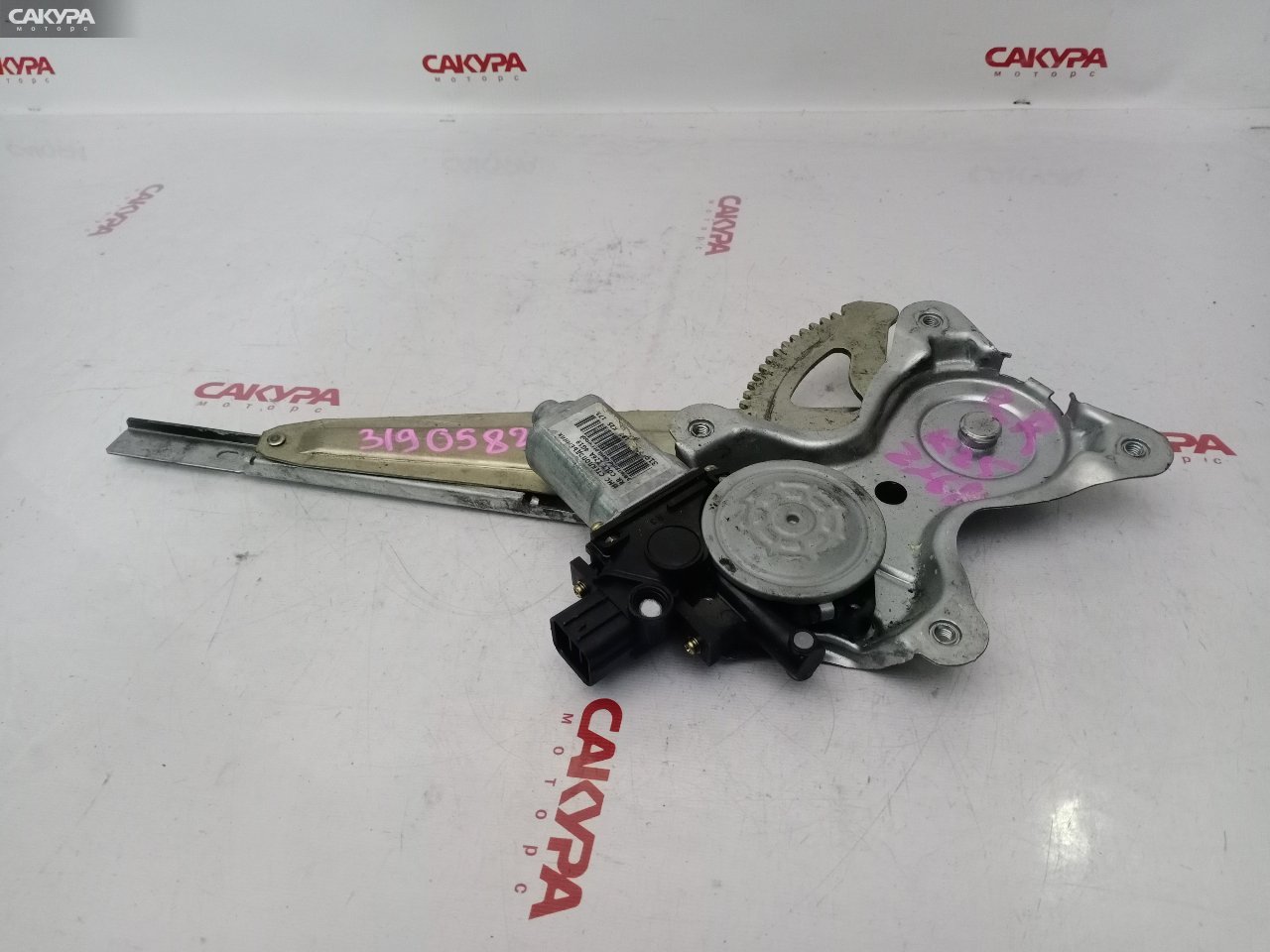Стеклоподъемник задний правый Mitsubishi Colt Z26A 4G19: купить в Сакура Красноярск.