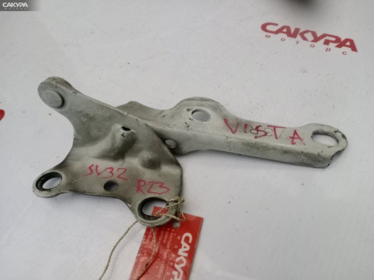 Кронштейн капота правый Toyota Vista SV32: купить в Сакура Красноярск.