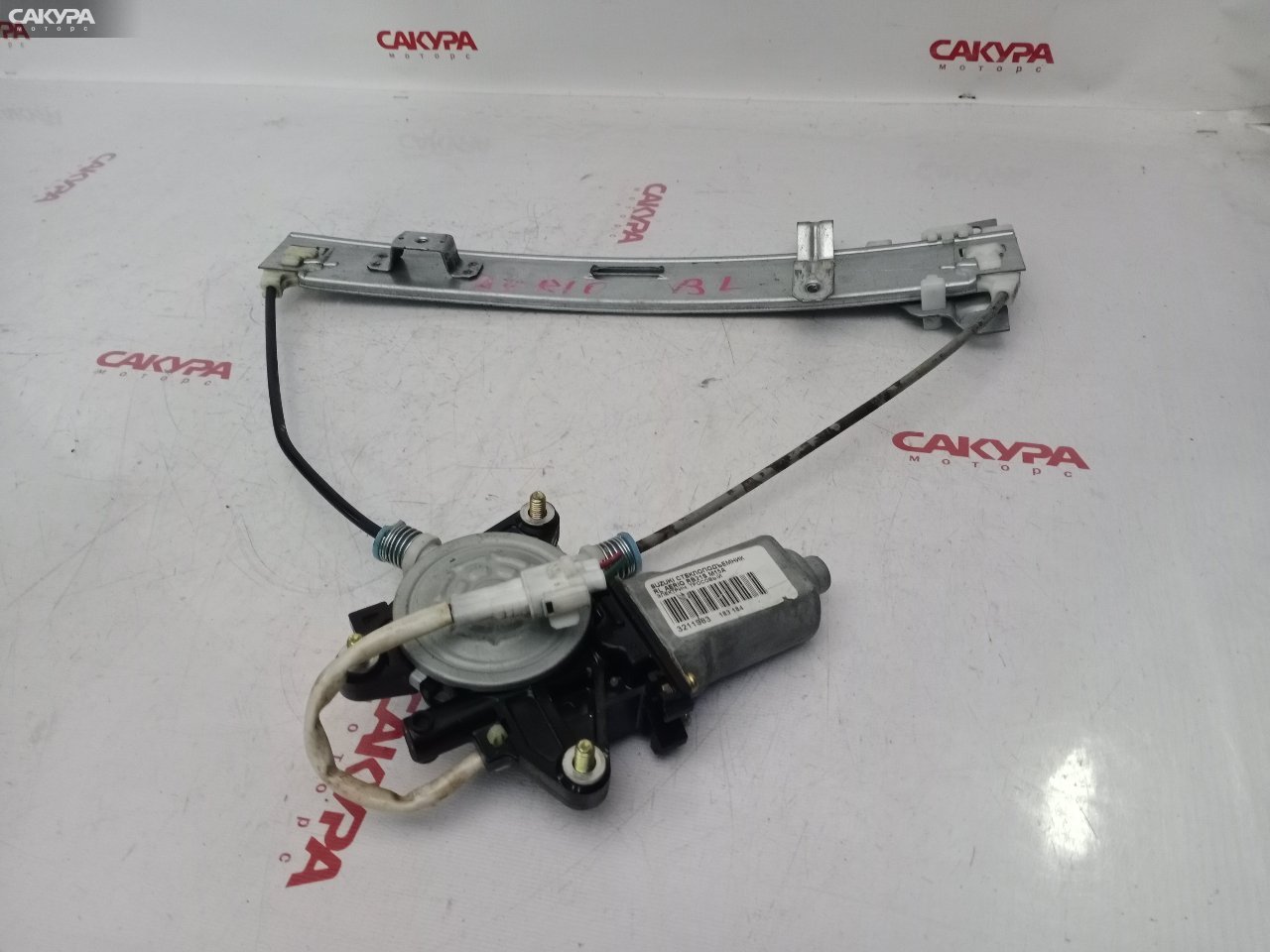 Стеклоподъемник задний левый Suzuki Aerio RB21S M15A: купить в Сакура Красноярск.