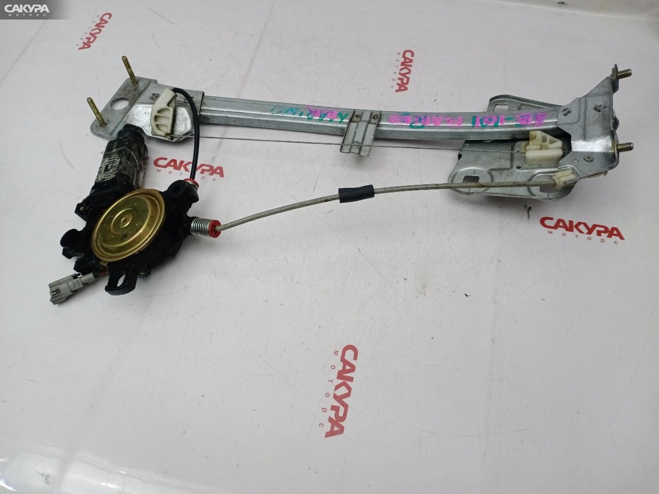 Стеклоподъемник задний правый Toyota Sprinter Marino AE101: купить в Сакура Красноярск.