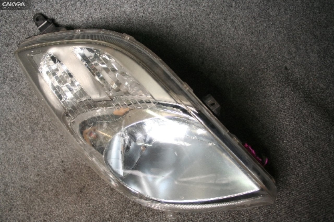 Фара правая Toyota Vitz SCP90 2SZ-FE 52-170: купить в Сакура Красноярск.