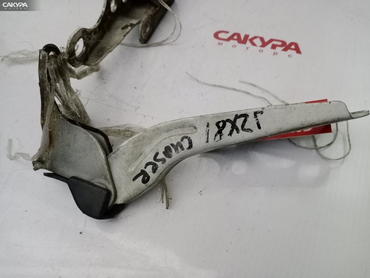 Кронштейн капота левый Toyota Chaser JZX81 1JZ-GE: купить в Сакура Красноярск.