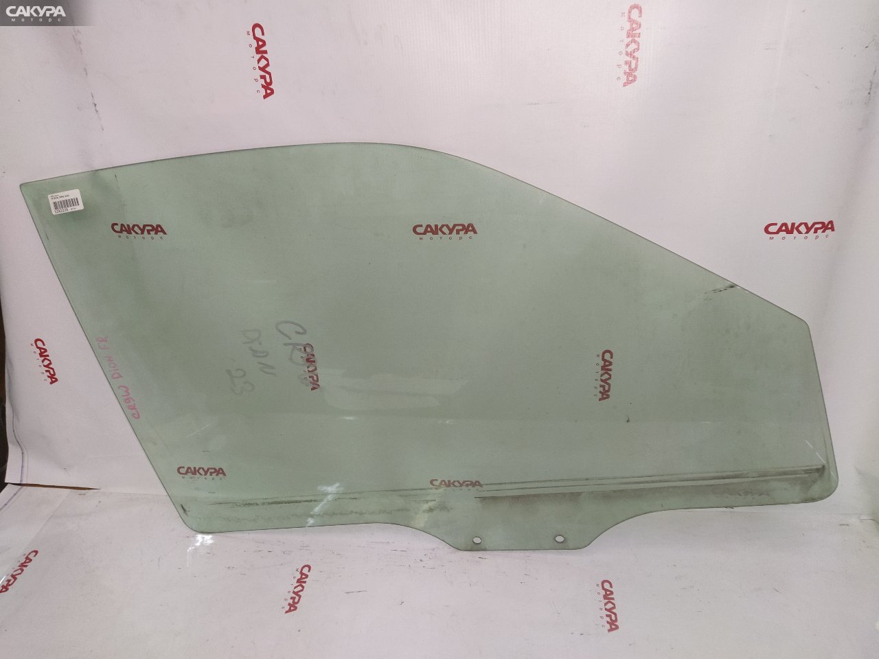 Стекло боковое переднее правое Mitsubishi Dion CR9W 4G63: купить в Сакура Красноярск.