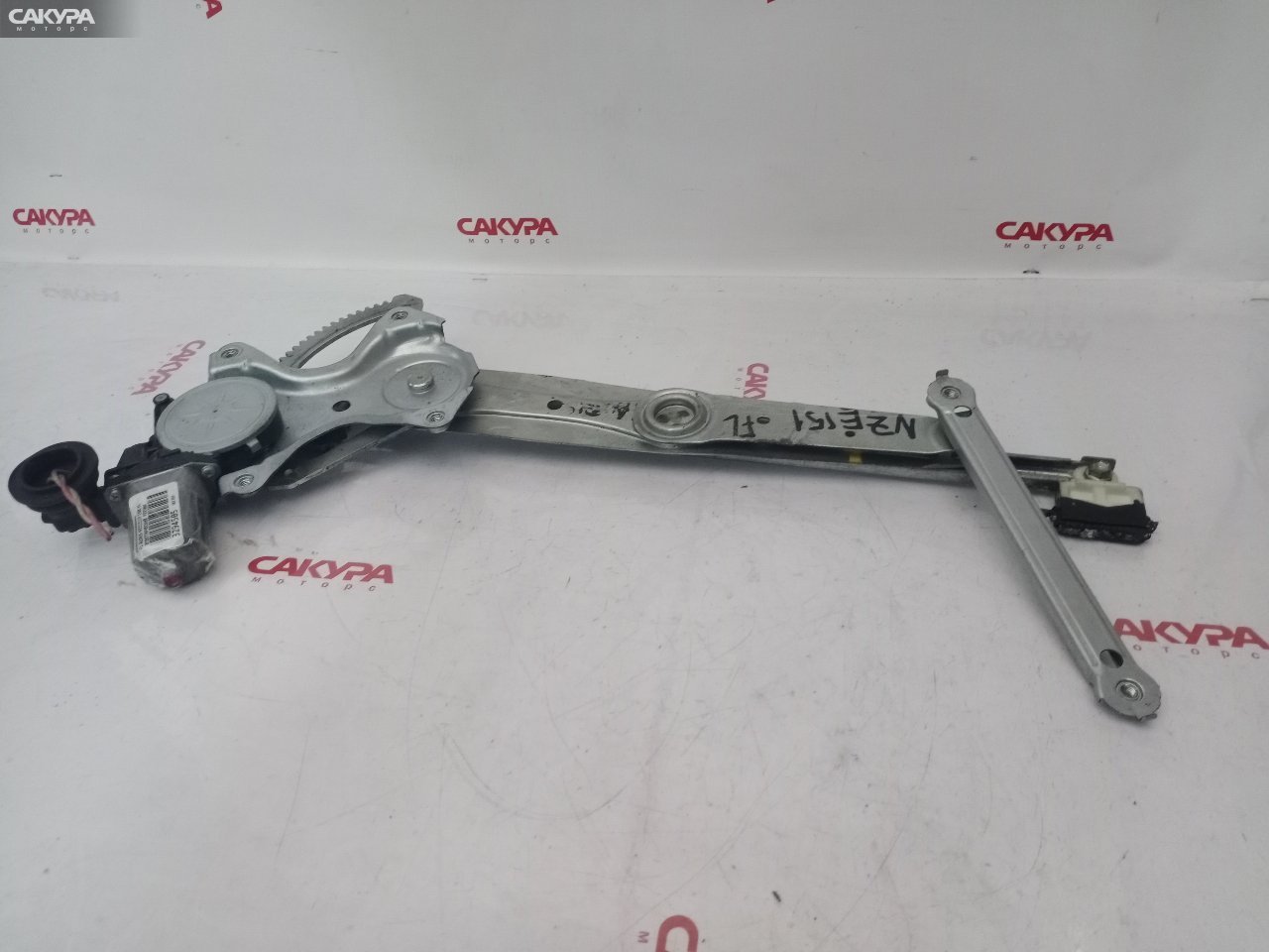 Стеклоподъемник передний левый Toyota Auris NZE151 1NZ-FE: купить в Сакура Красноярск.