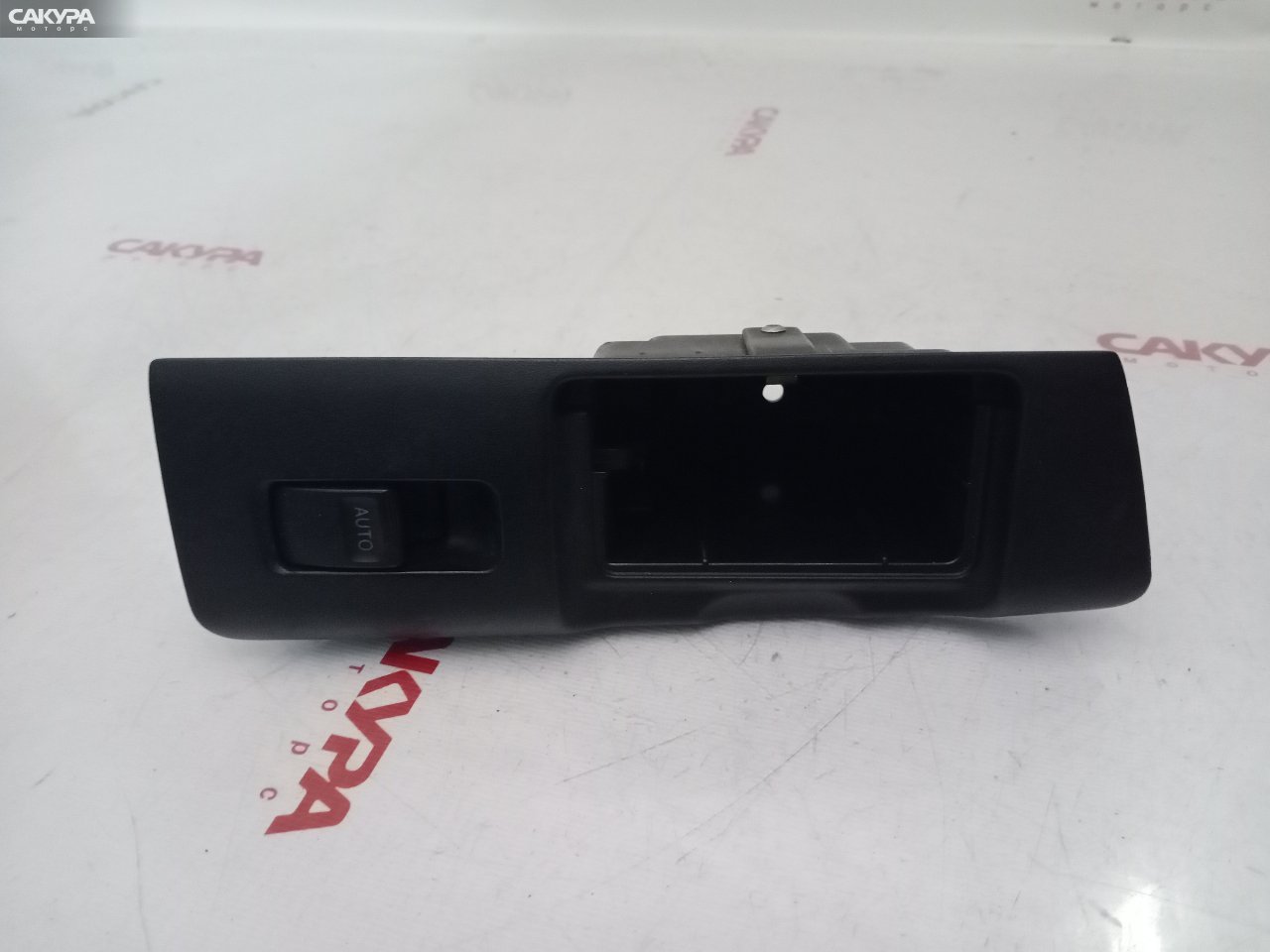 Кнопка стеклоподъемника задняя левая Toyota Aristo JZS160 2JZ-GE: купить в Сакура Красноярск.