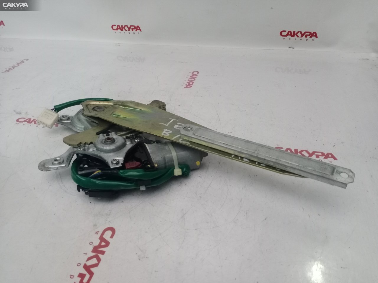 Стеклоподъемник задний левый Toyota Aristo JZS160 2JZ-GE: купить в Сакура Красноярск.