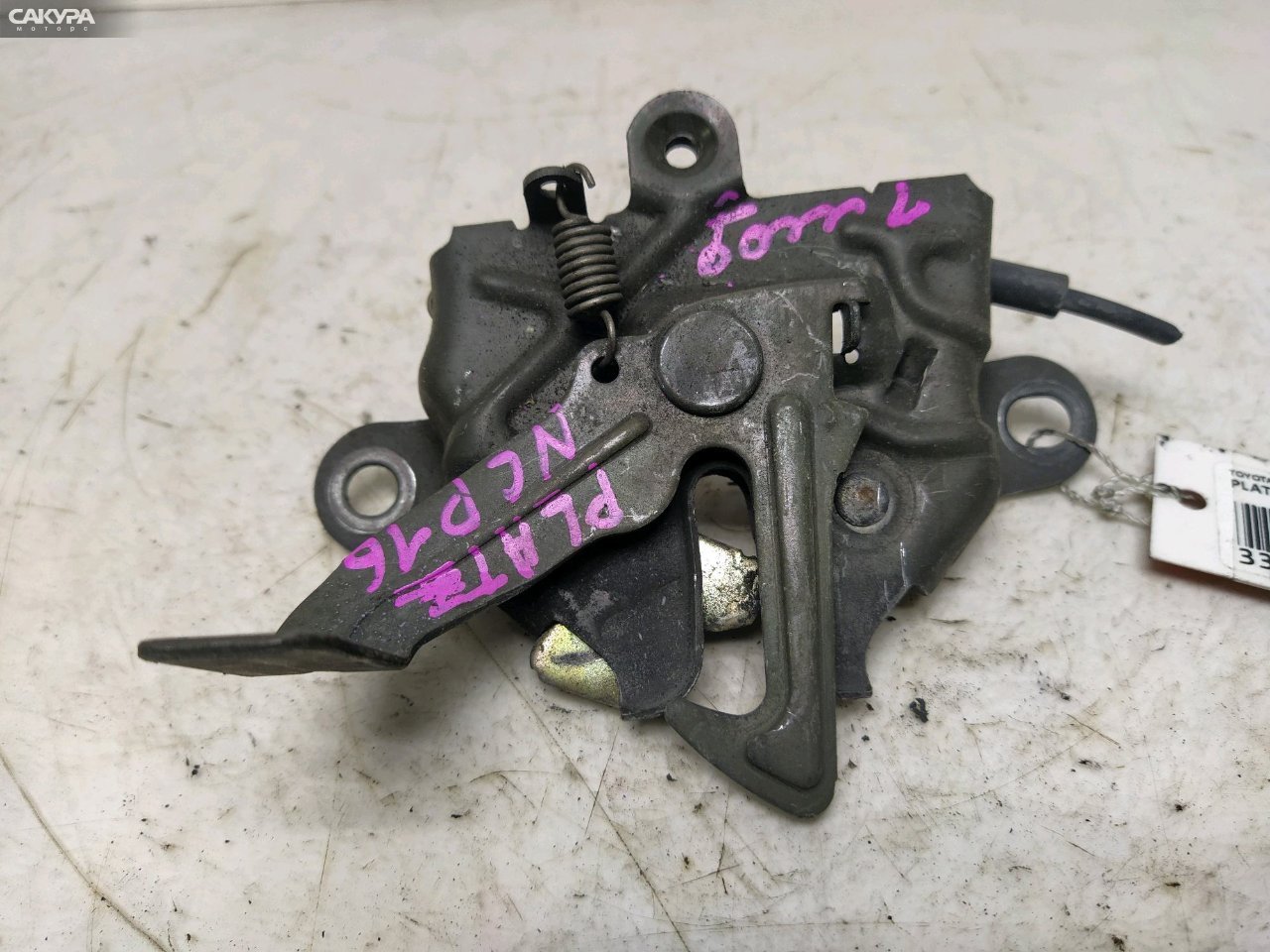 Замок капота Toyota Platz NCP16 2NZ-FE: купить в Сакура Красноярск.