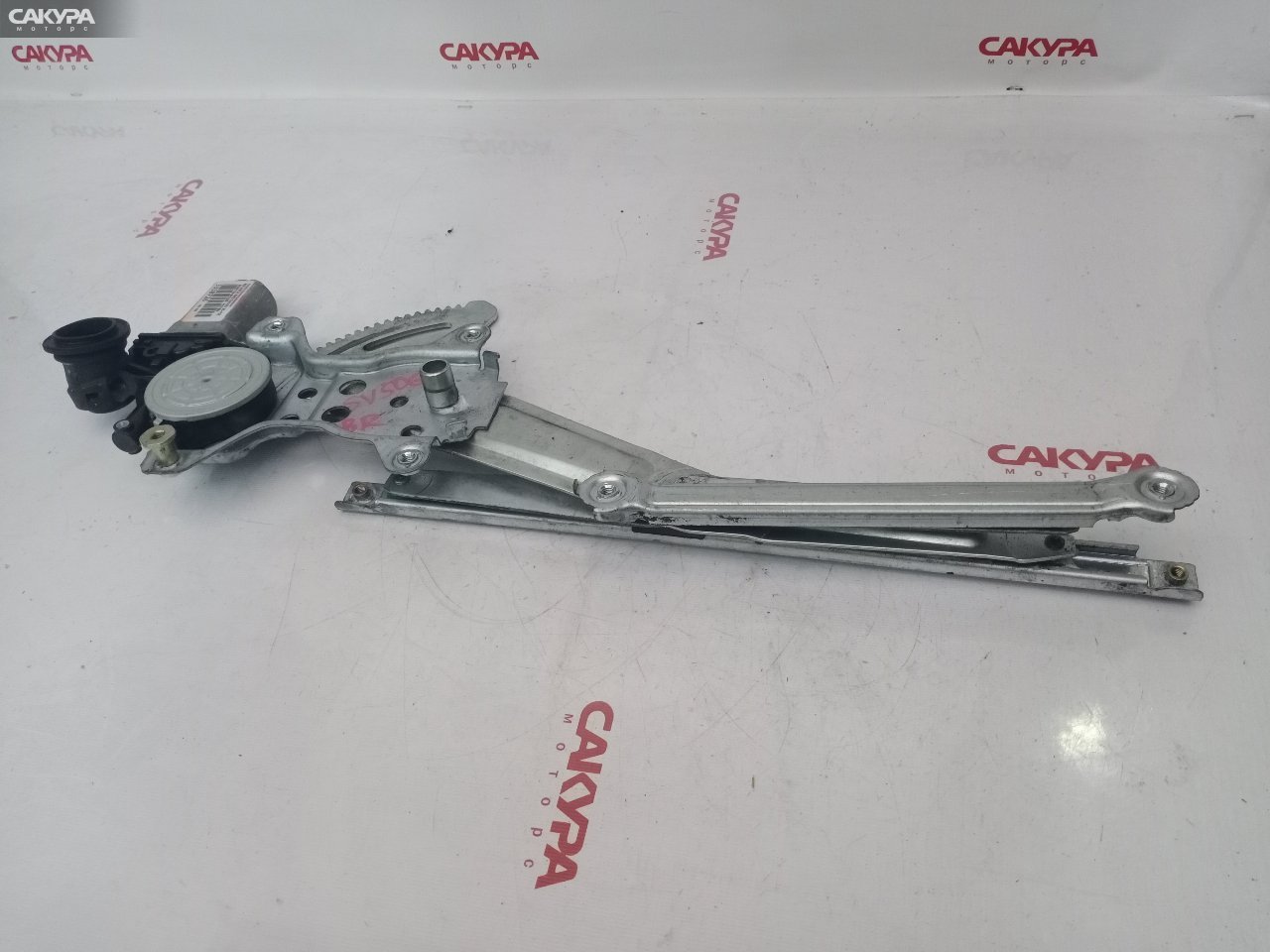 Стеклоподъемник задний правый Toyota Vista Ardeo SV50G 3S-FSE: купить в Сакура Красноярск.