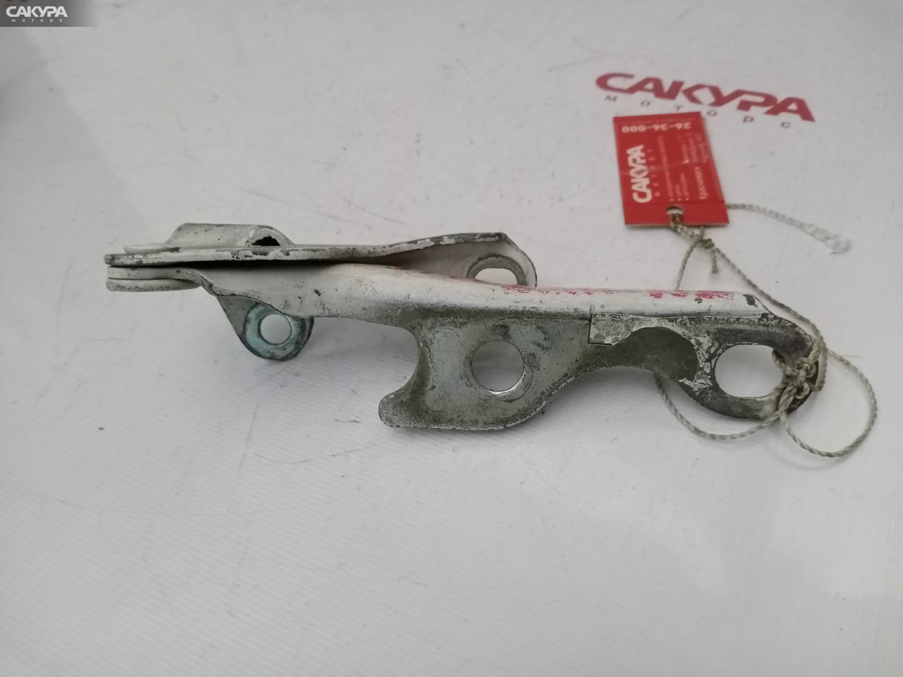 Кронштейн капота левый Toyota Carina ST170: купить в Сакура Красноярск.