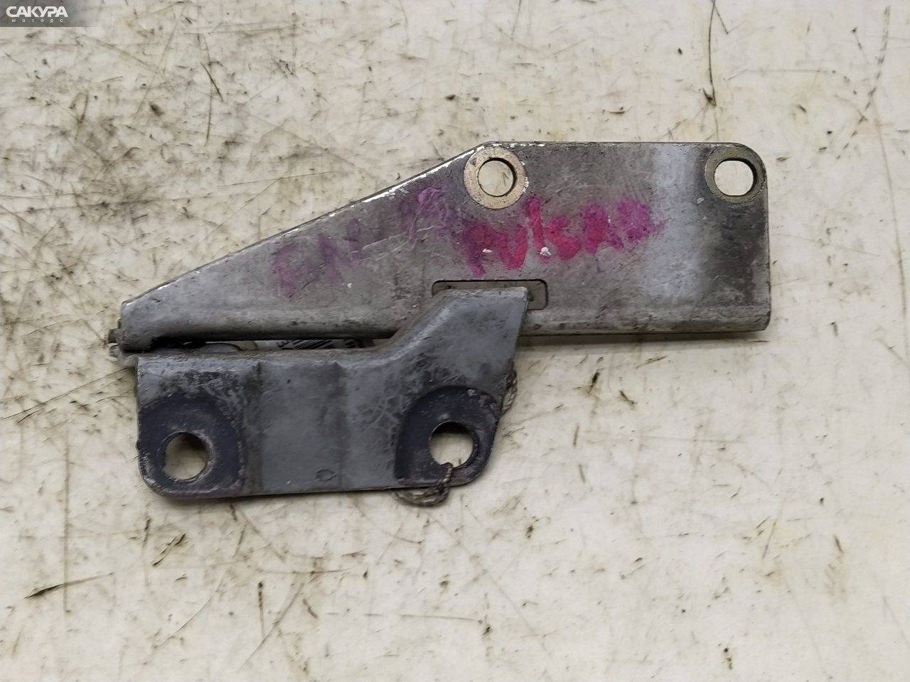 Кронштейн капота левый Nissan Pulsar FN15 GA15DE: купить в Сакура Красноярск.