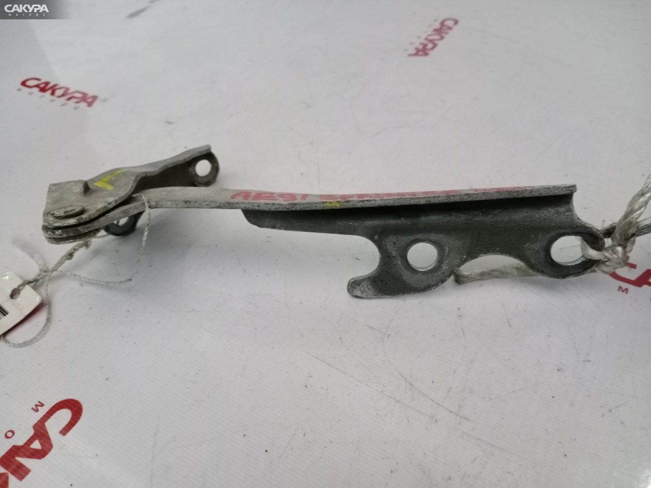 Кронштейн капота левый Toyota Sprinter AE91: купить в Сакура Красноярск.