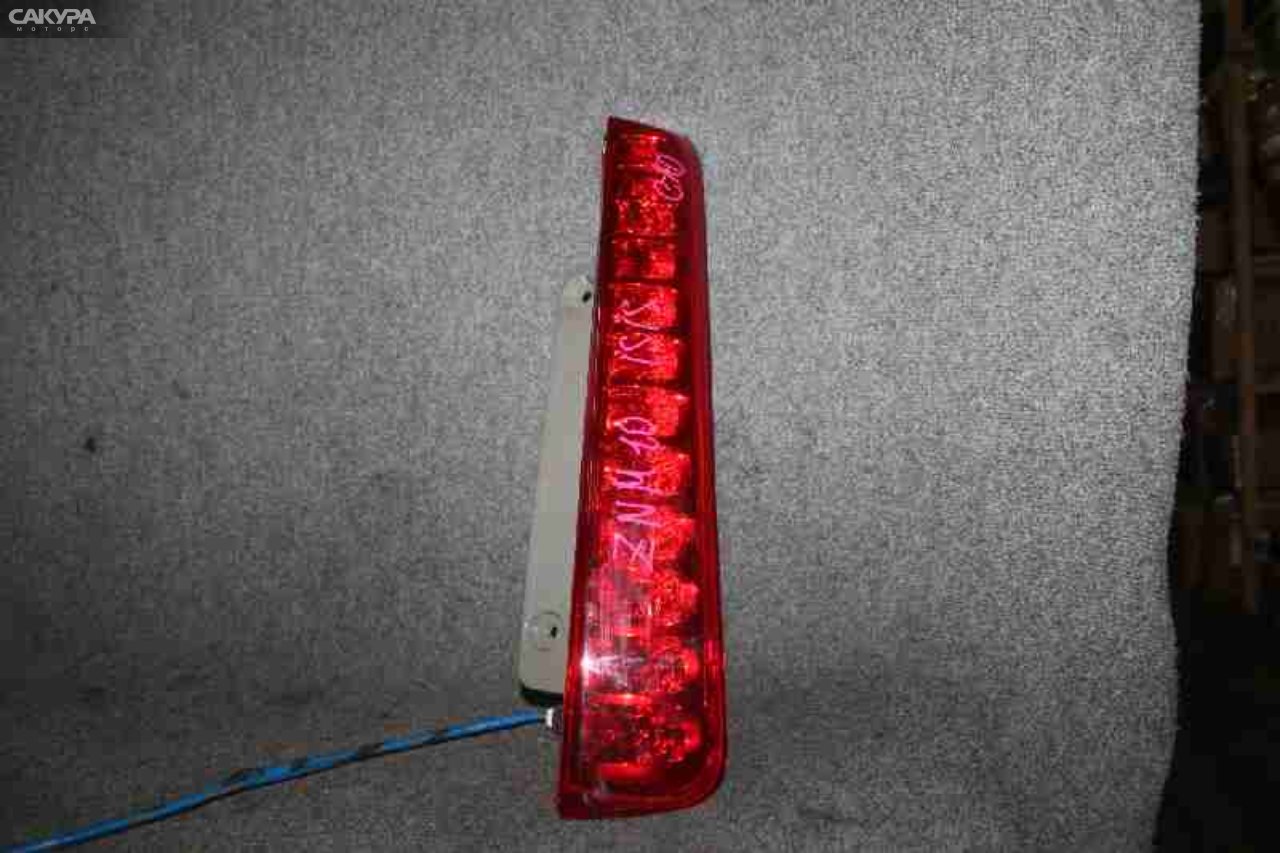 Фонарь стоп-сигнала правый Toyota Isis ZNM10G 44-63: купить в Сакура Красноярск.