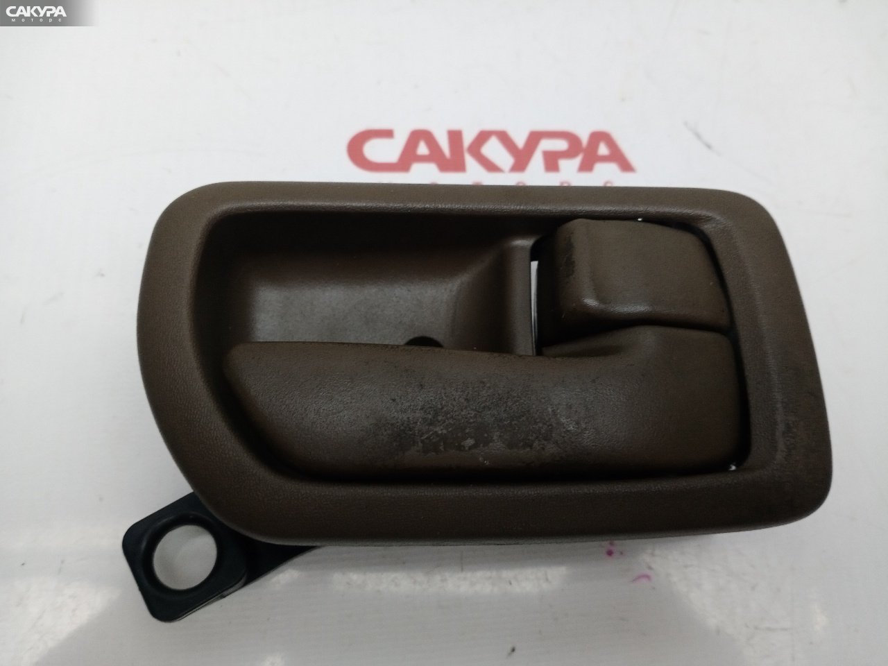Ручка двери внутренняя передняя правая Toyota Camry SV40 4S-FE: купить в Сакура Красноярск.