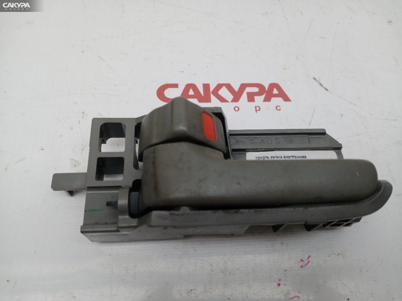 Ручка двери внутренняя передняя левая Toyota Voxy AZR65G 1AZ-FSE: купить в Сакура Красноярск.
