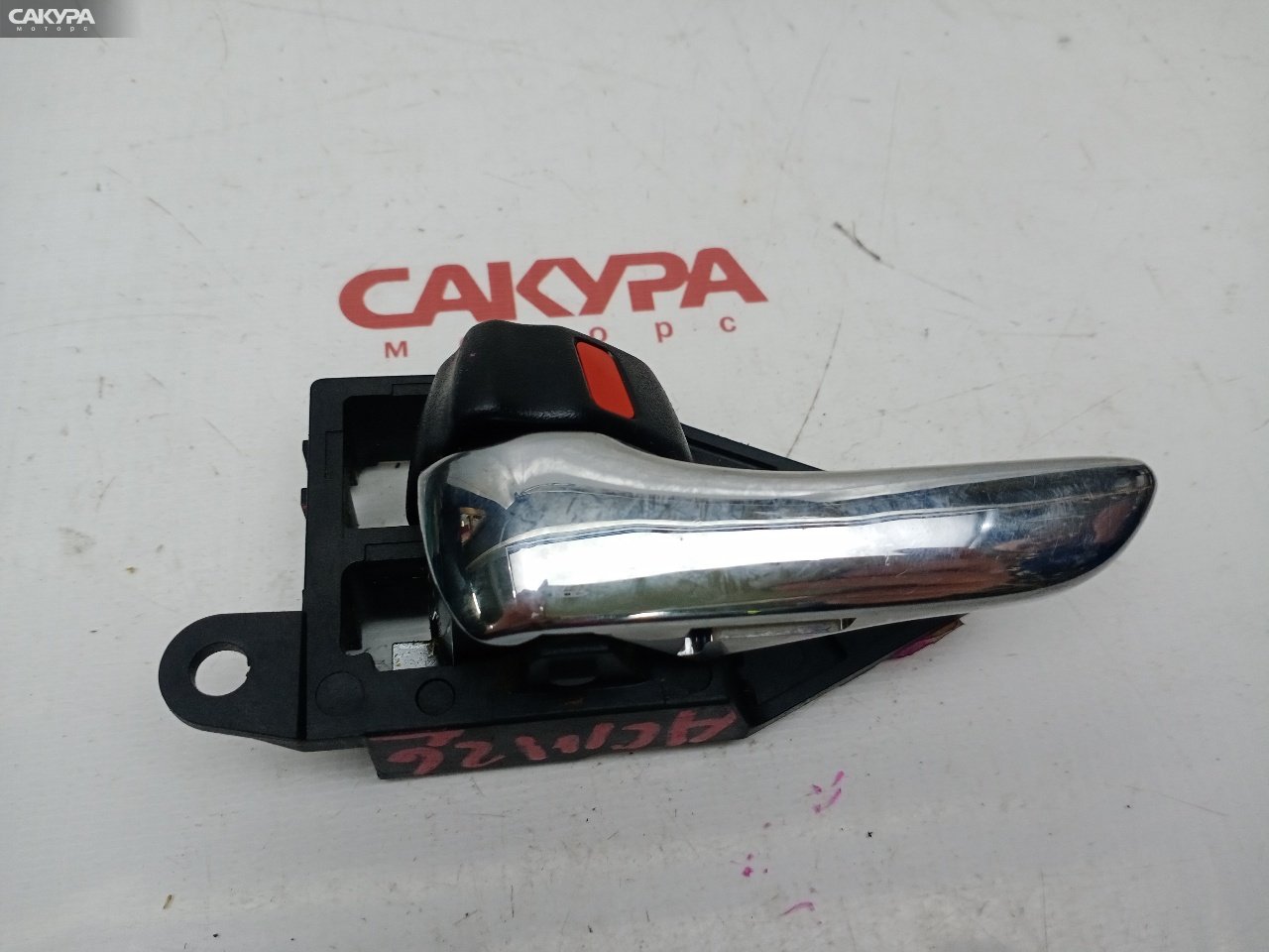 Ручка двери внутренняя левая Toyota Ipsum ACM26W 2AZ-FE: купить в Сакура Красноярск.
