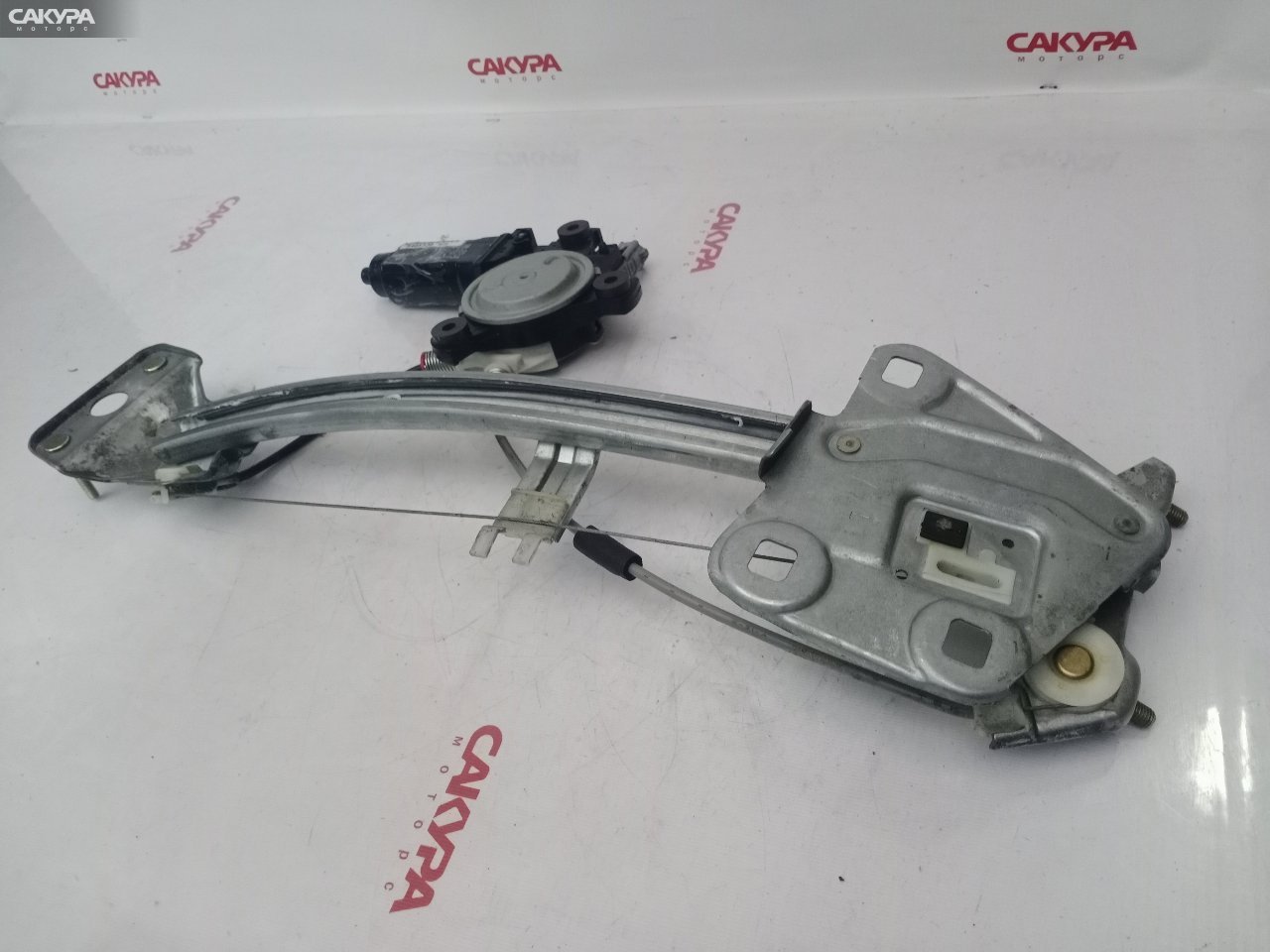 Стеклоподъемник задний левый Toyota Sprinter Marino AE101: купить в Сакура Красноярск.