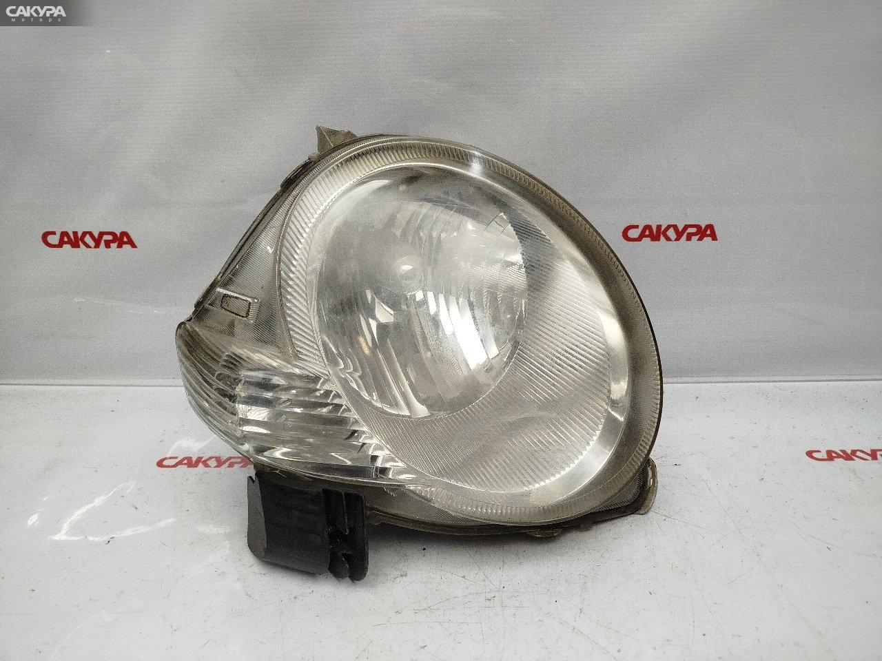 Фара правая Toyota Sienta NCP81G 1NZ-FE 52-124: купить в Сакура Красноярск.