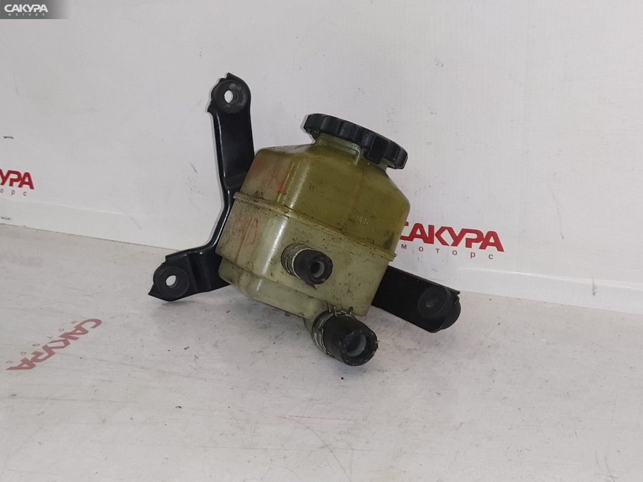 Бачок гидроусилителя Toyota Harrier MCU15W 1MZ-FE: купить в Сакура Красноярск.