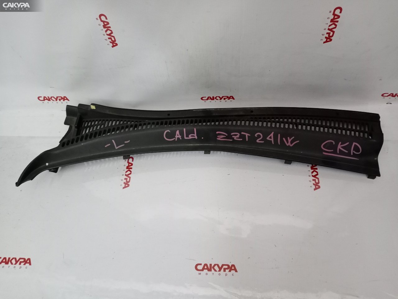 Решетка под лобовое стекло левая Toyota Caldina ZZT241 1ZZ-FE: купить в Сакура Красноярск.