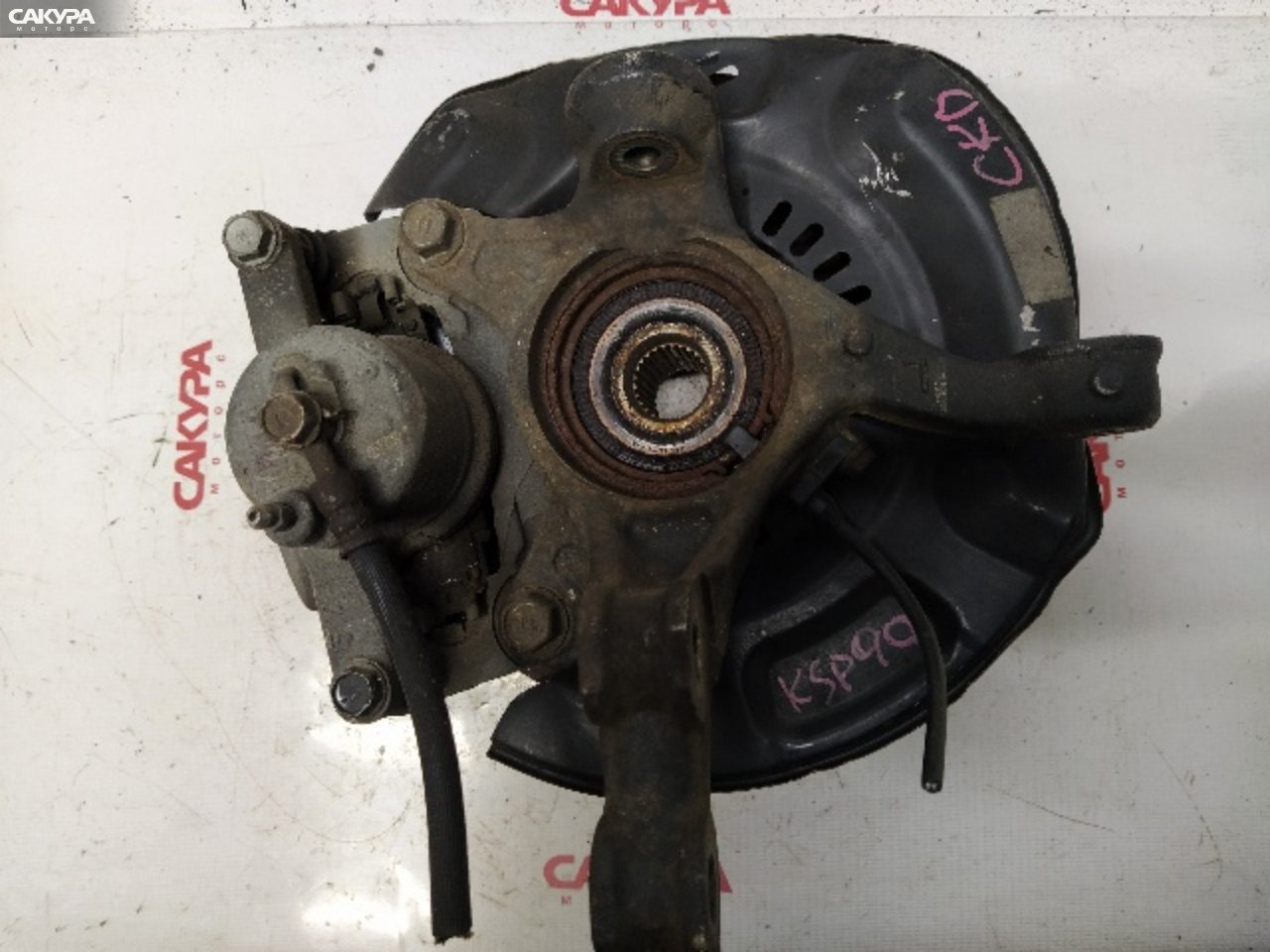 Ступица передняя левая Toyota Vitz KSP90 1KR-FE: купить в Сакура Красноярск.