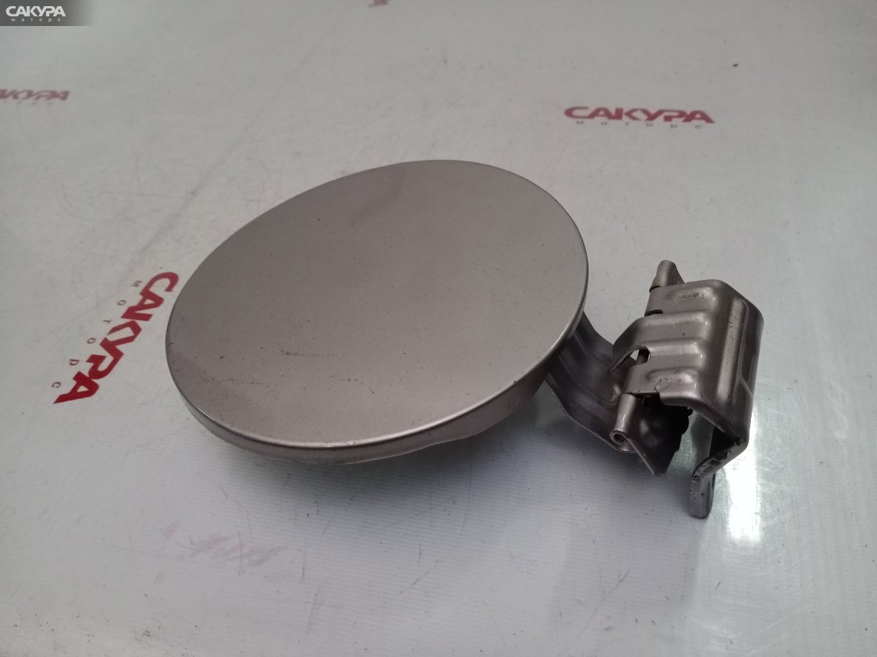 Лючок топливного бака Toyota Vitz KSP90 1KR-FE: купить в Сакура Красноярск.