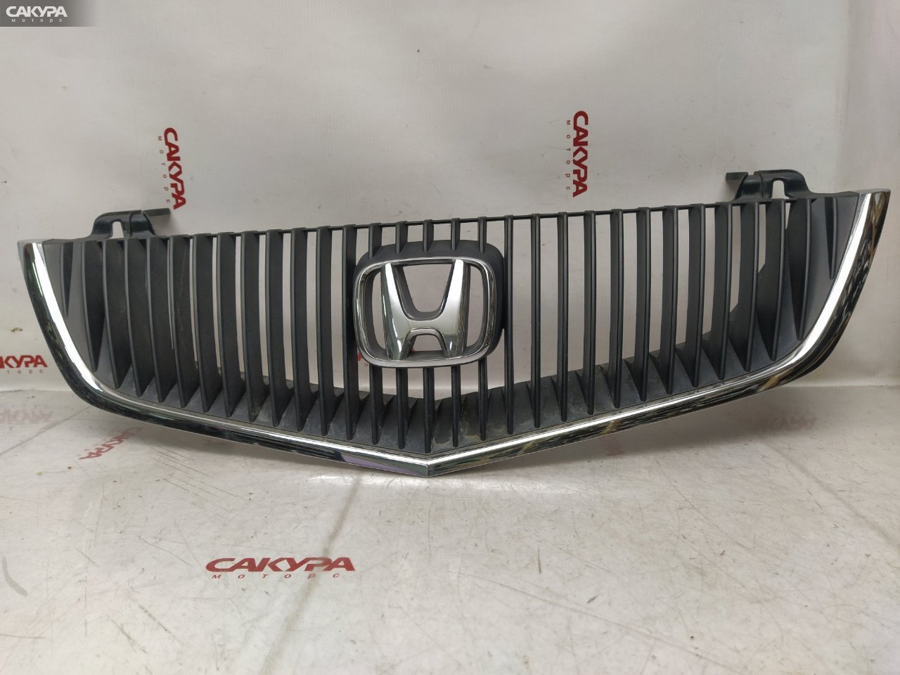 Решетка радиатора Honda Saber UA5 J32A: купить в Сакура Красноярск.