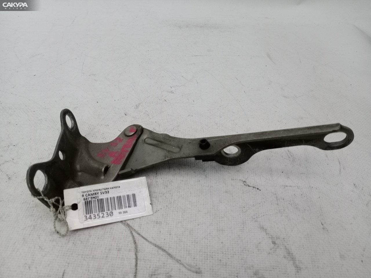 Кронштейн капота правый Toyota Camry SV32: купить в Сакура Красноярск.