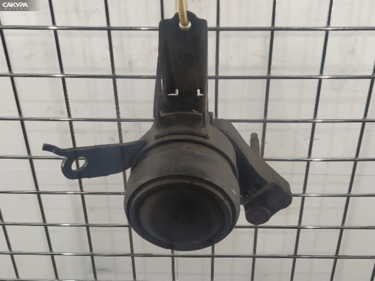 Подушка двигателя правая Toyota Vitz SCP90 2SZ-FE: купить в Сакура Красноярск.