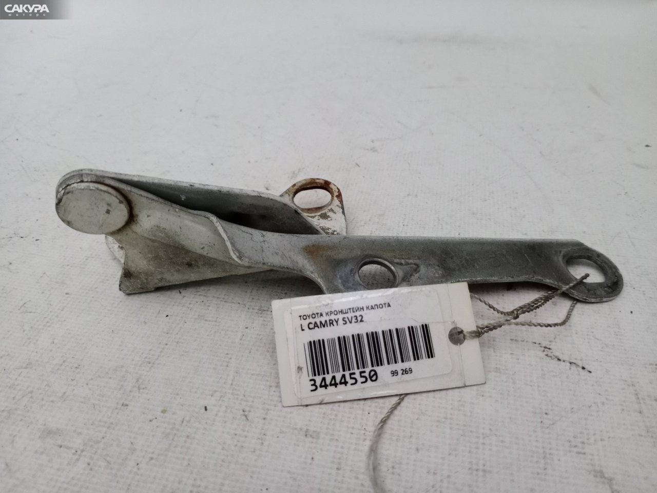 Кронштейн капота левый Toyota Camry SV32: купить в Сакура Красноярск.