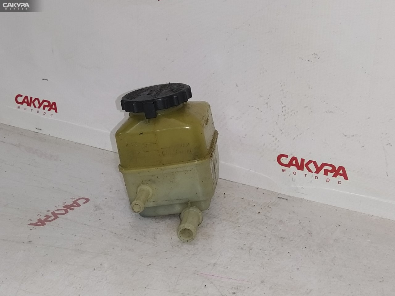 Бачок гидроусилителя Toyota Harrier MCU15W 1MZ-FE: купить в Сакура Красноярск.