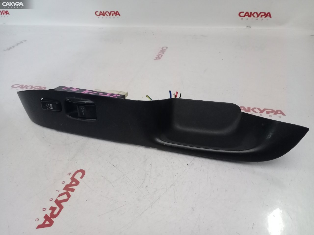 Кнопка стеклоподъемника передняя правая Toyota Probox NCP50V 2NZ-FE: купить в Сакура Красноярск.