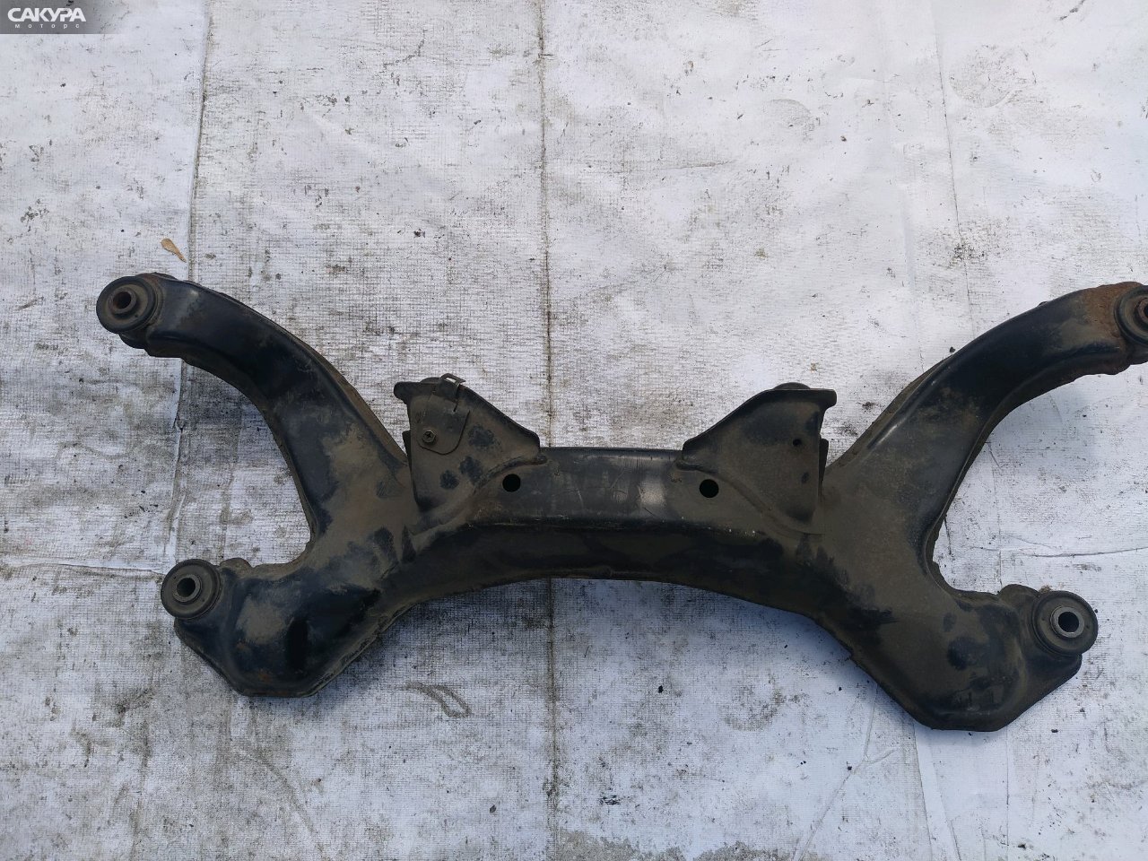 Балка поперечная передняя Nissan Primera P10 SR18DE: купить в Сакура Красноярск.