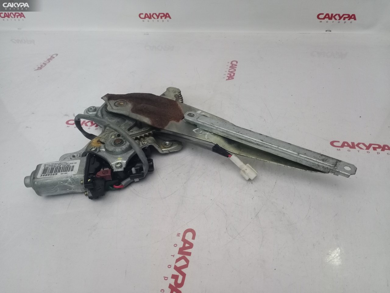 Стеклоподъемник задний правый Toyota Harrier MCU15W 1MZ-FE: купить в Сакура Красноярск.