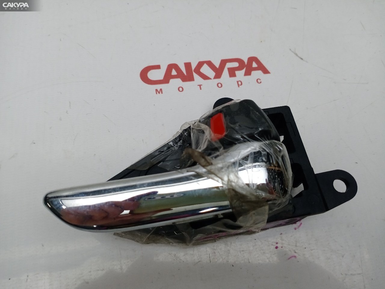Ручка двери внутренняя задняя правая Toyota OPA ZCT10 1ZZ-FE: купить в Сакура Красноярск.