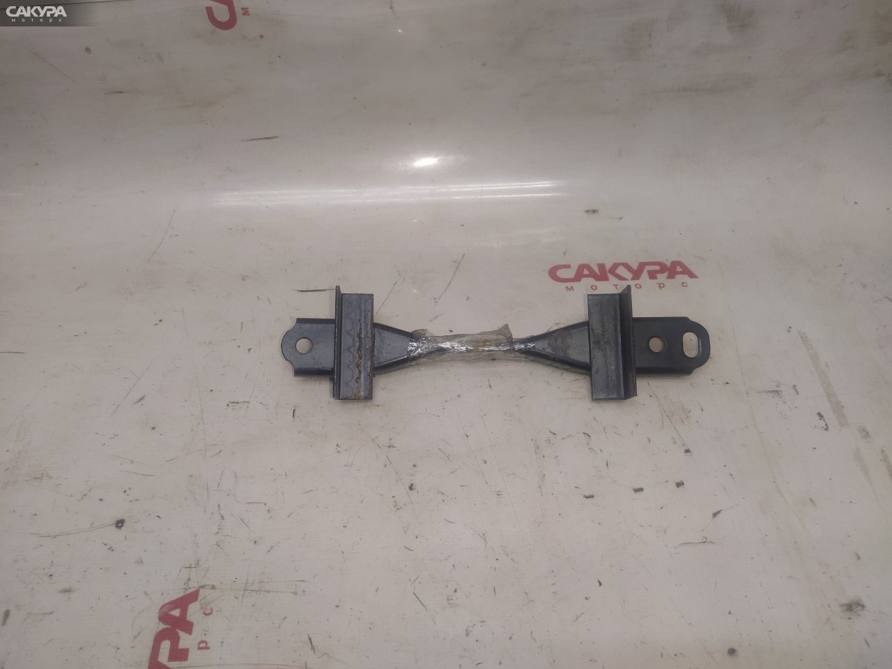 Крепление аккумулятора Toyota Wish ZNE10G 1ZZ-FE: купить в Сакура Красноярск.