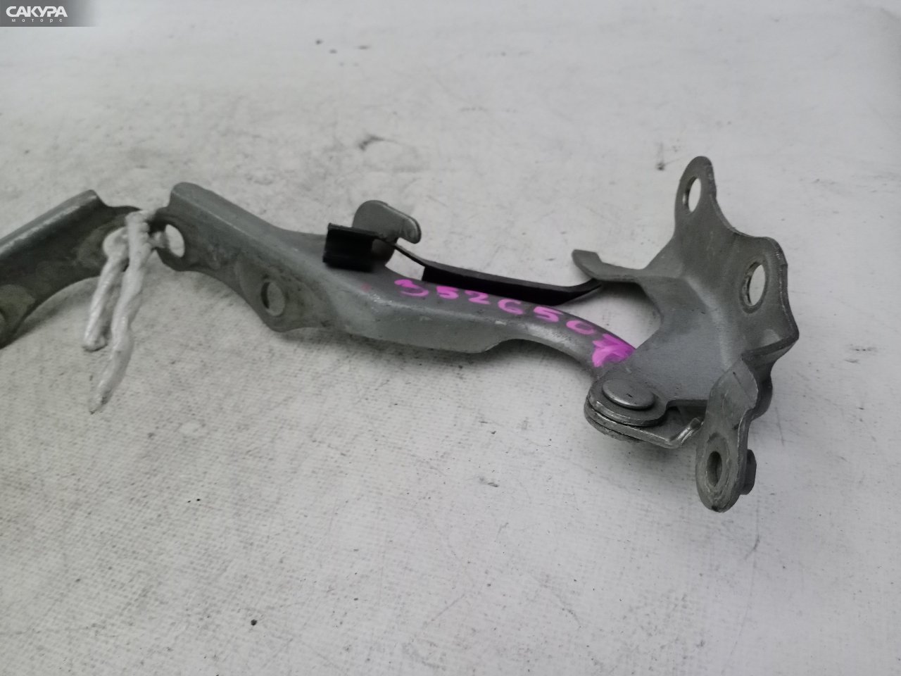 Кронштейн капота правый Toyota Corolla Spacio NZE121N 1NZ-FE: купить в Сакура Красноярск.