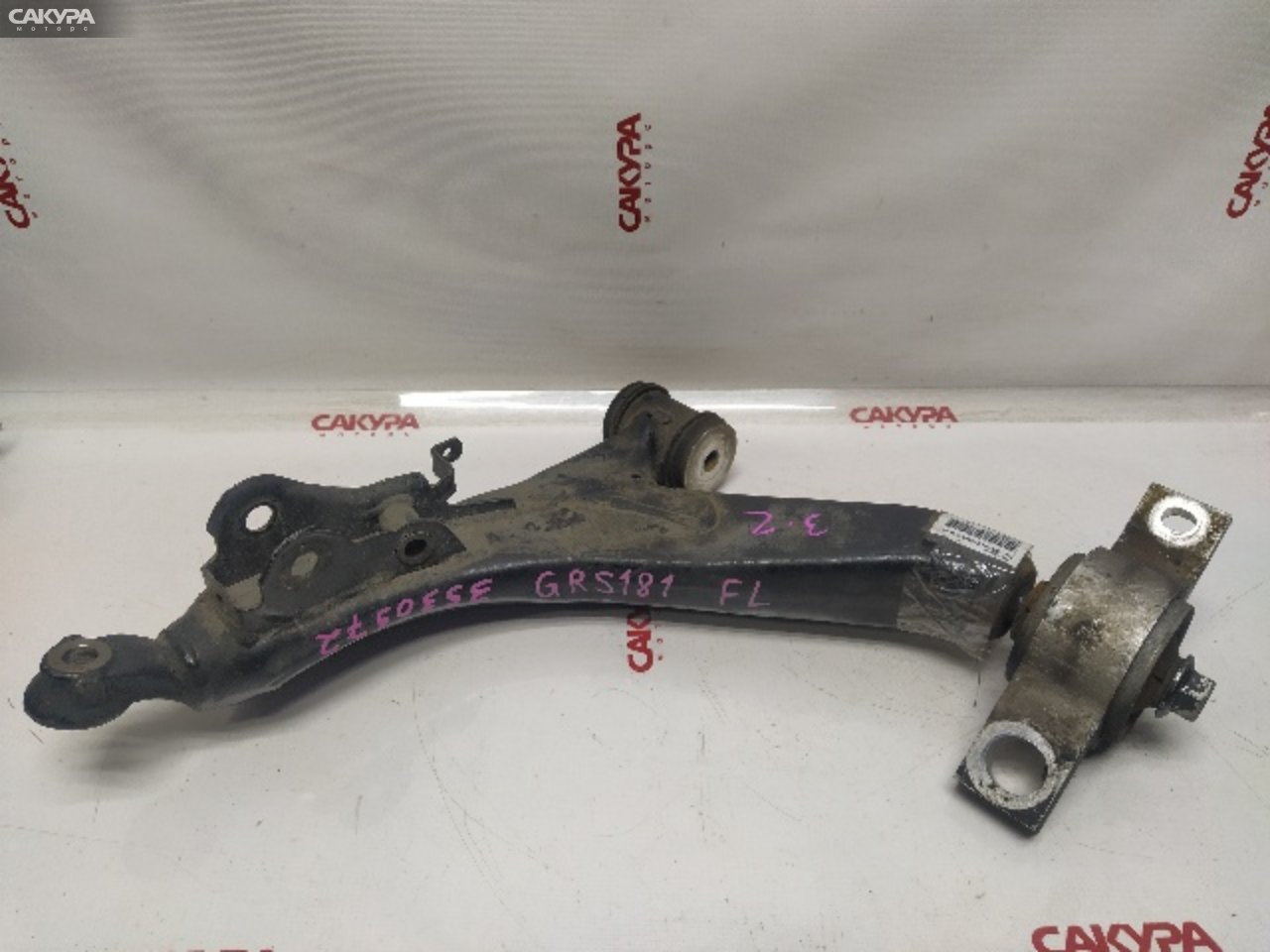 Рычаг подвески нижний передний левый Toyota Crown GRS181 4GR-FSE: купить в Сакура Красноярск.