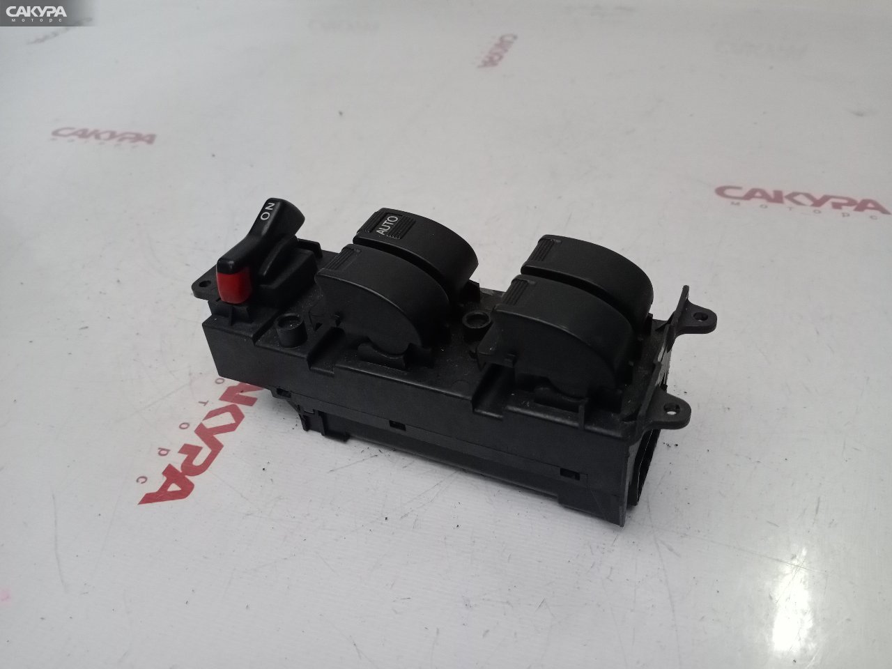 Блок управления стеклоподъемниками передний правый Honda Inspire UA4 J25A: купить в Сакура Красноярск.