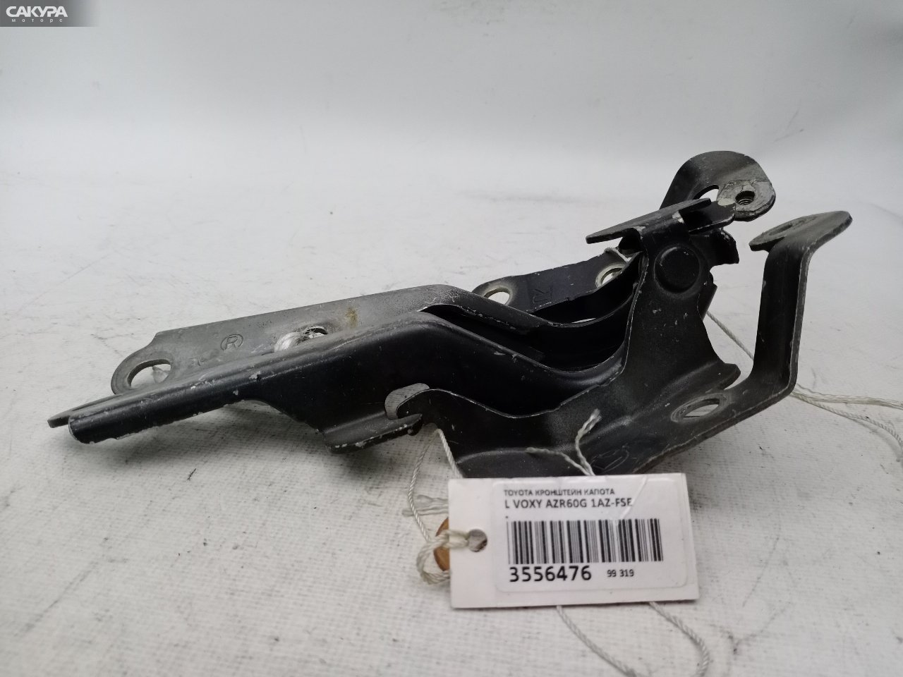 Кронштейн капота левый Toyota Voxy AZR60G 1AZ-FSE: купить в Сакура Красноярск.