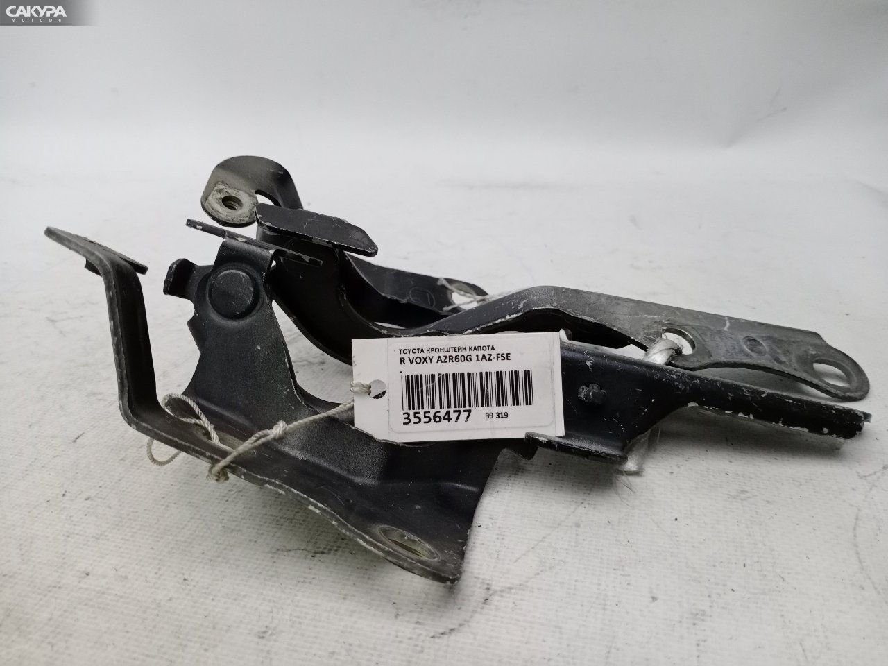 Кронштейн капота правый Toyota Voxy AZR60G 1AZ-FSE: купить в Сакура Красноярск.