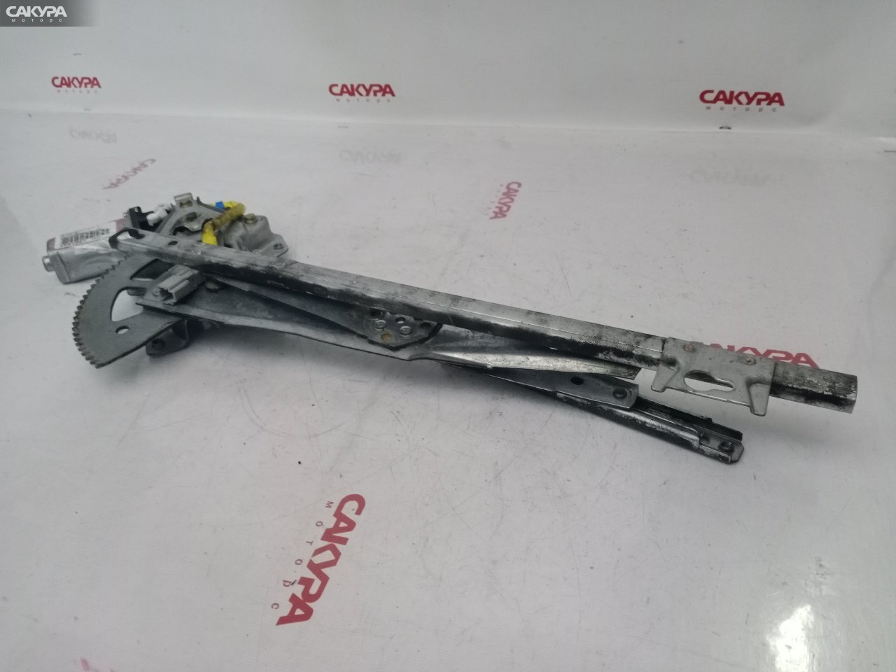 Стеклоподъемник задний правый Honda Life JB1: купить в Сакура Красноярск.