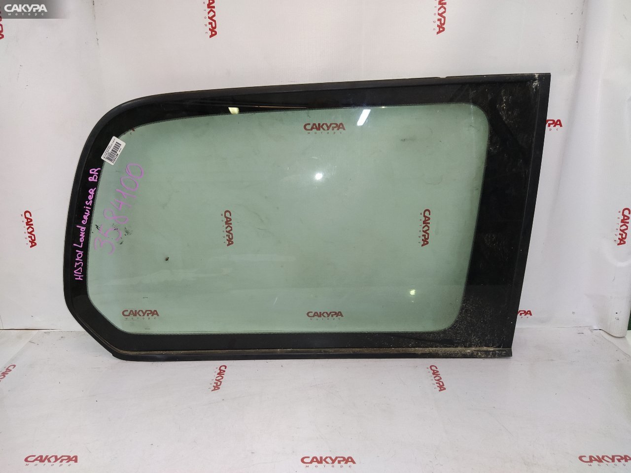 Стекло собачника заднее правое Toyota Land Cruiser HDJ101K 1HD-FTE: купить в Сакура Красноярск.