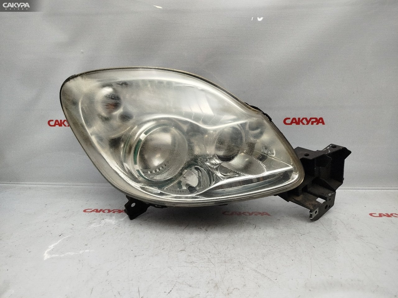 Фара правая Mazda Verisa DC5W ZY-VE P4515: купить в Сакура Красноярск.