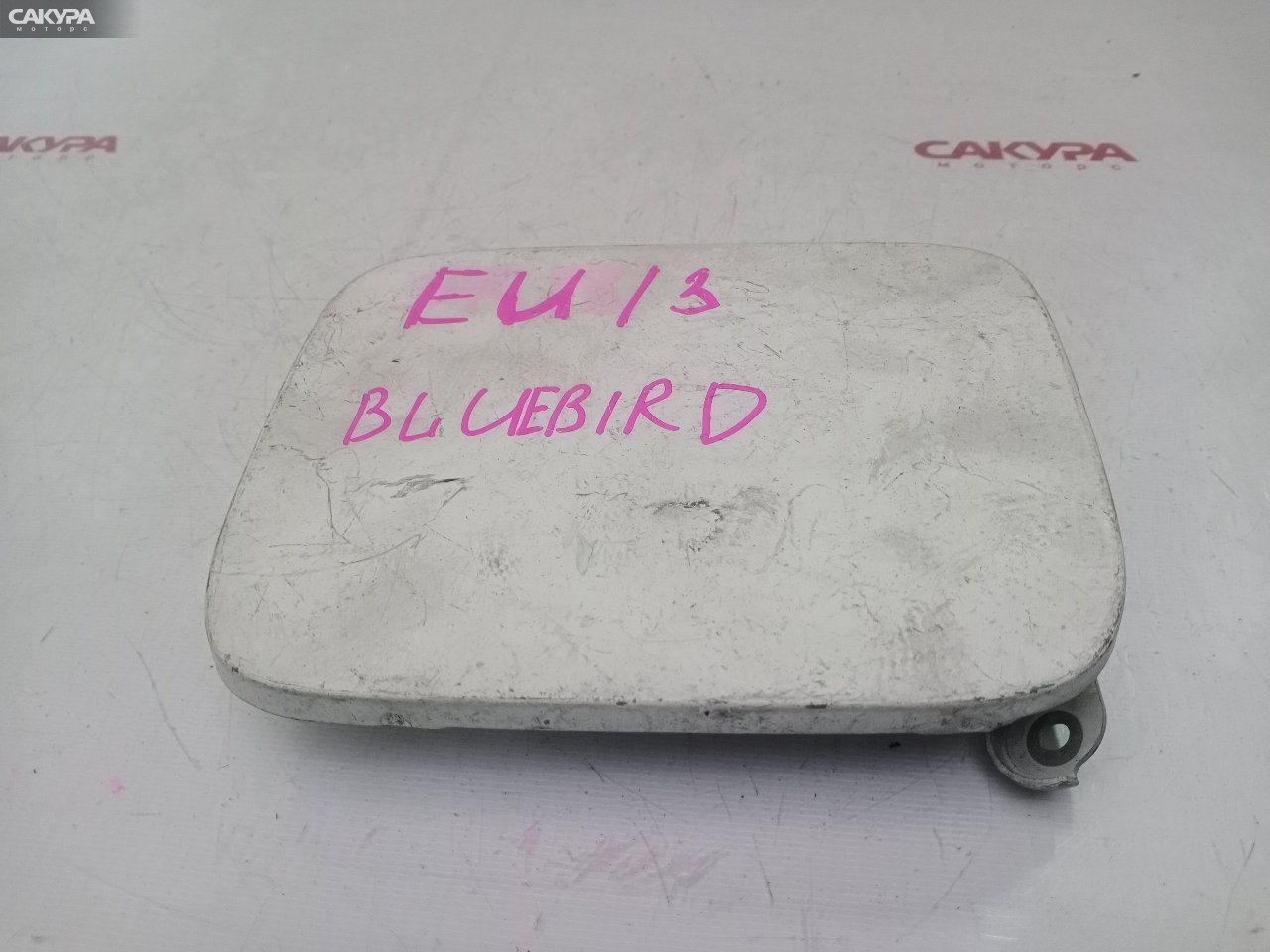 Лючок топливного бака Nissan Bluebird EU13 SR18DE: купить в Сакура Красноярск.