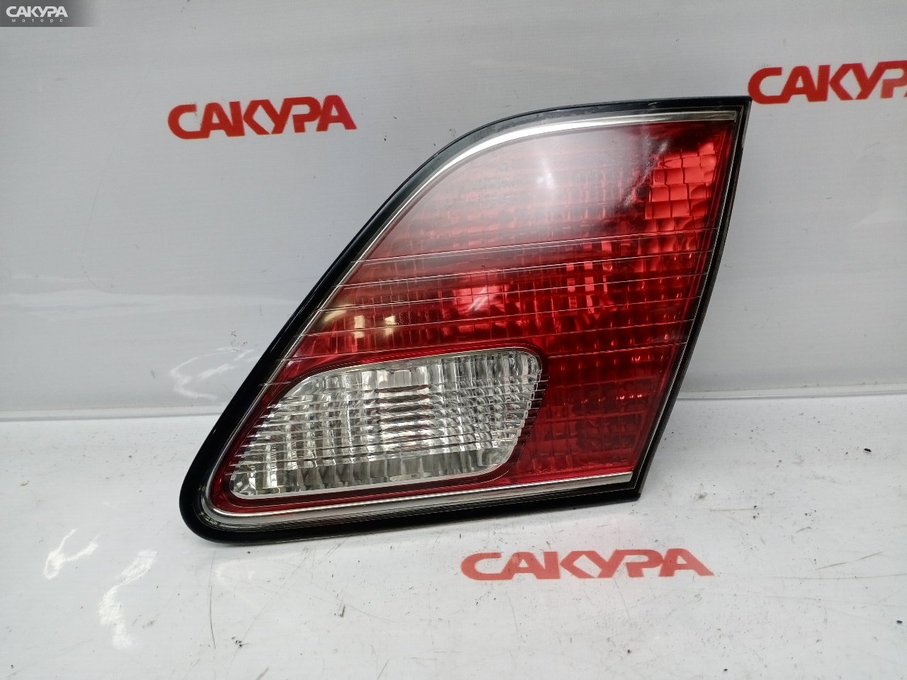 Фонарь вставка багажника правый Toyota Windom MCV30 33-74: купить в Сакура Красноярск.