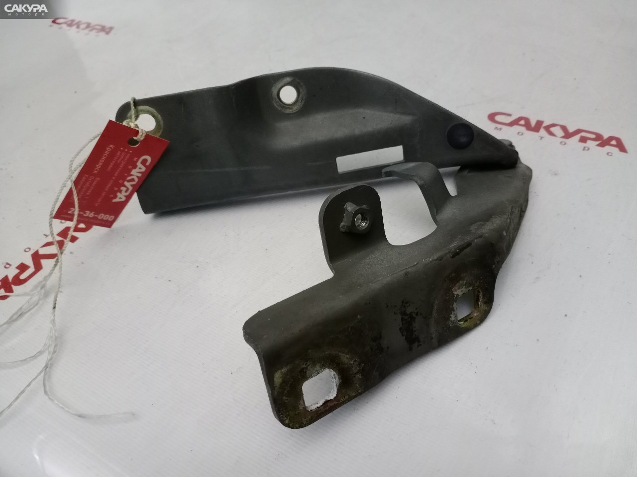 Кронштейн капота правый Nissan Tino V10 QG18DE: купить в Сакура Красноярск.