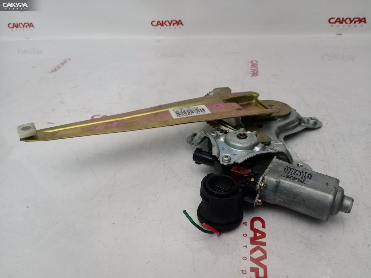 Стеклоподъемник задний левый Toyota Camry ACV30 2AZ-FE: купить в Сакура Красноярск.